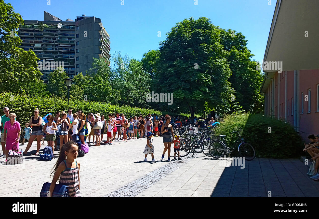 Munich, Germany. 10th July, 2016. Wonderful summer weather and long