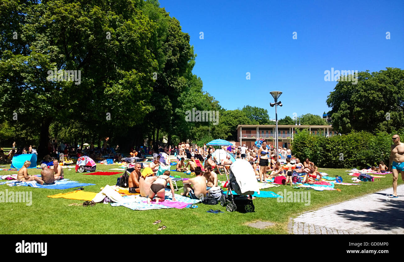Munich, Germany.  Wonderful summer weather, people take place on the green of the Ungererbad, popular swimming baths area in Munich Schwabing Stock Photo