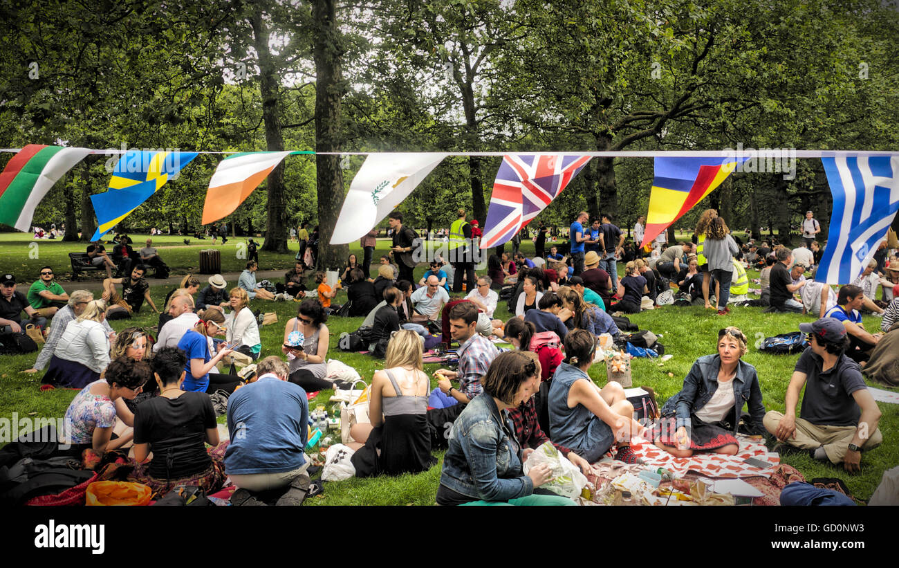 September 11, 2015 - Families from across the UK enjoyed a Brexit Picnic organised by "MoreInCommon"" in Green Park London to exchange ideas in groups about what to do next regarding the June 23rd vote for Britain to leave the EU. The organisers said they wanted to exchange ideas in a relaxed environment with families instead of at a protest. © Gail Orenstein/ZUMA Wire/Alamy Live News Stock Photo
