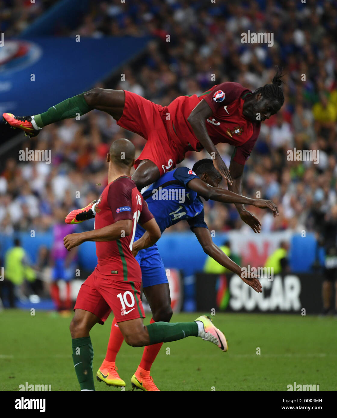 Paris, France. 10th July, 2016. Eder(Up) of Portugal vies with Blaise Matuidi of France during their Euro 2016 final match in Paris, France, July 10, 2016. Credit:  Guo Yong/Xinhua/Alamy Live News Stock Photo