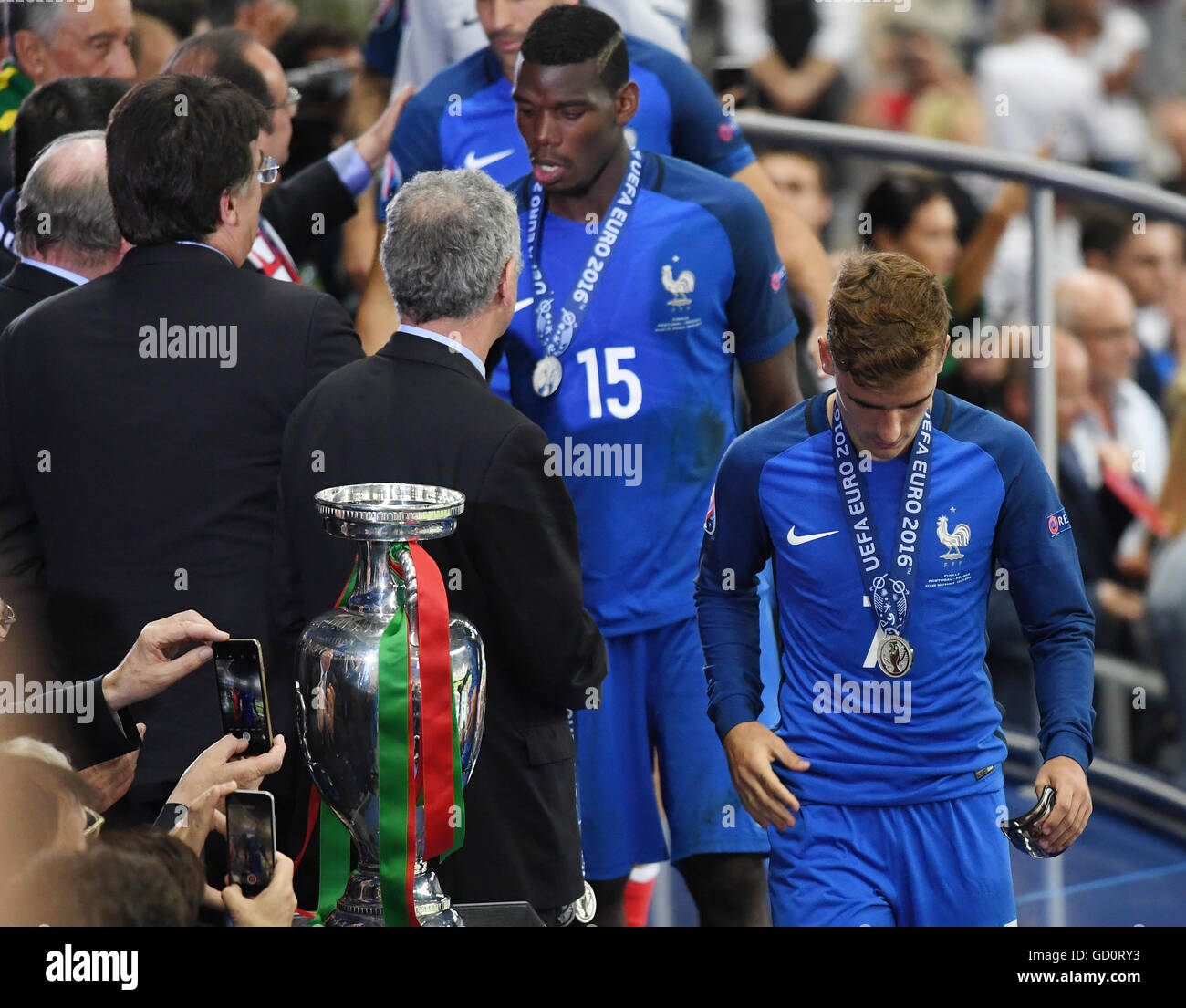 Saint-Denis, France. 10th July, 2016. Antoine Griezmann (r) and