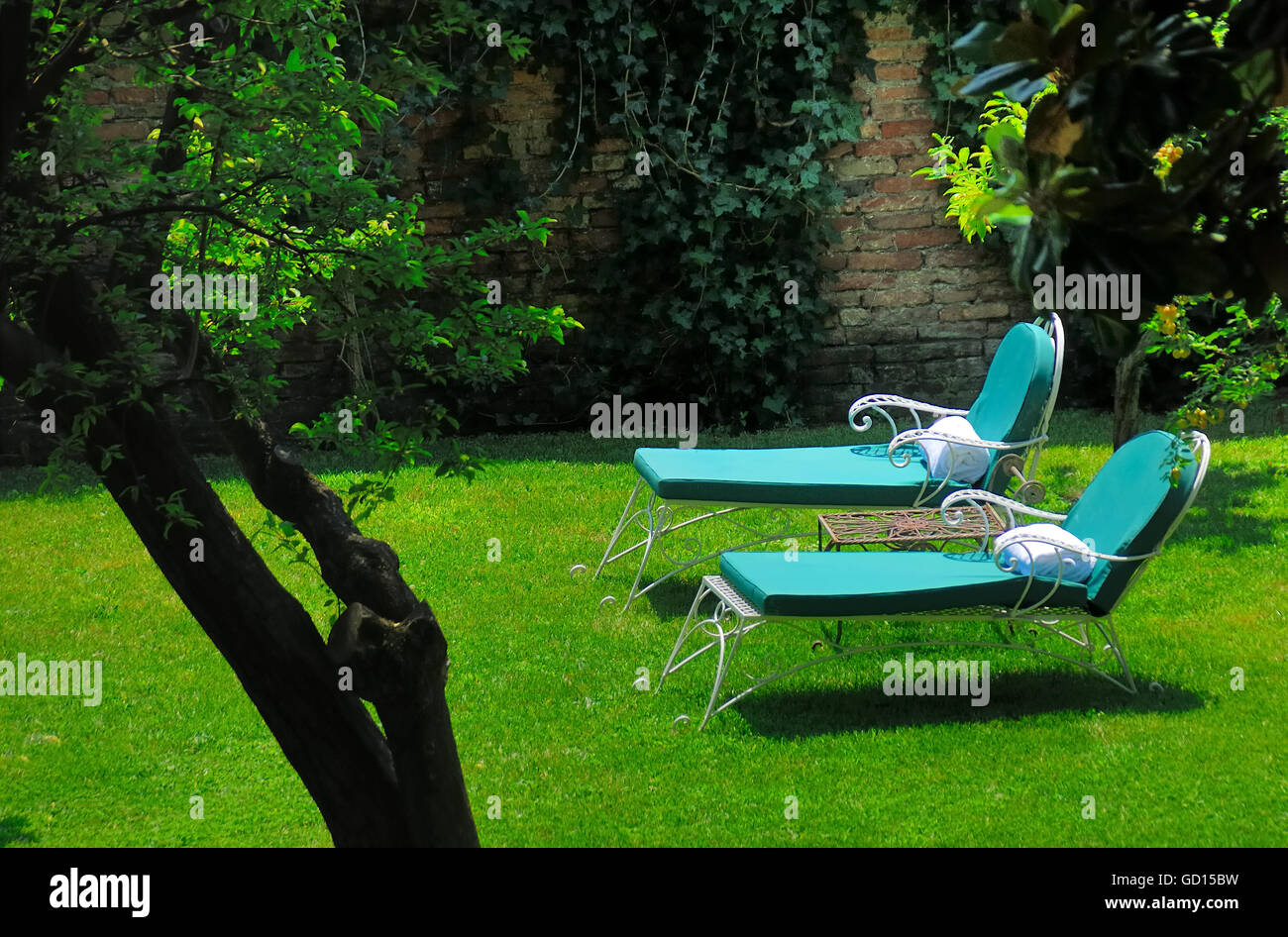 Two deck hi-res stock photography and images - Alamy