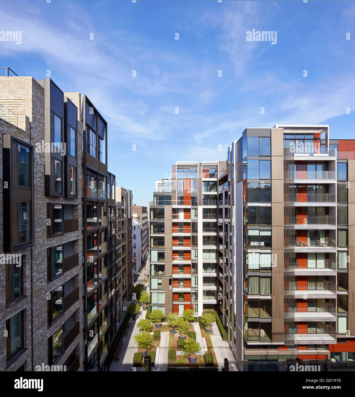 House Tour: This Interlace penthouse apartment is filled with dark and ... - Off-Grid Apartment Penthouse View Advanced Glazing