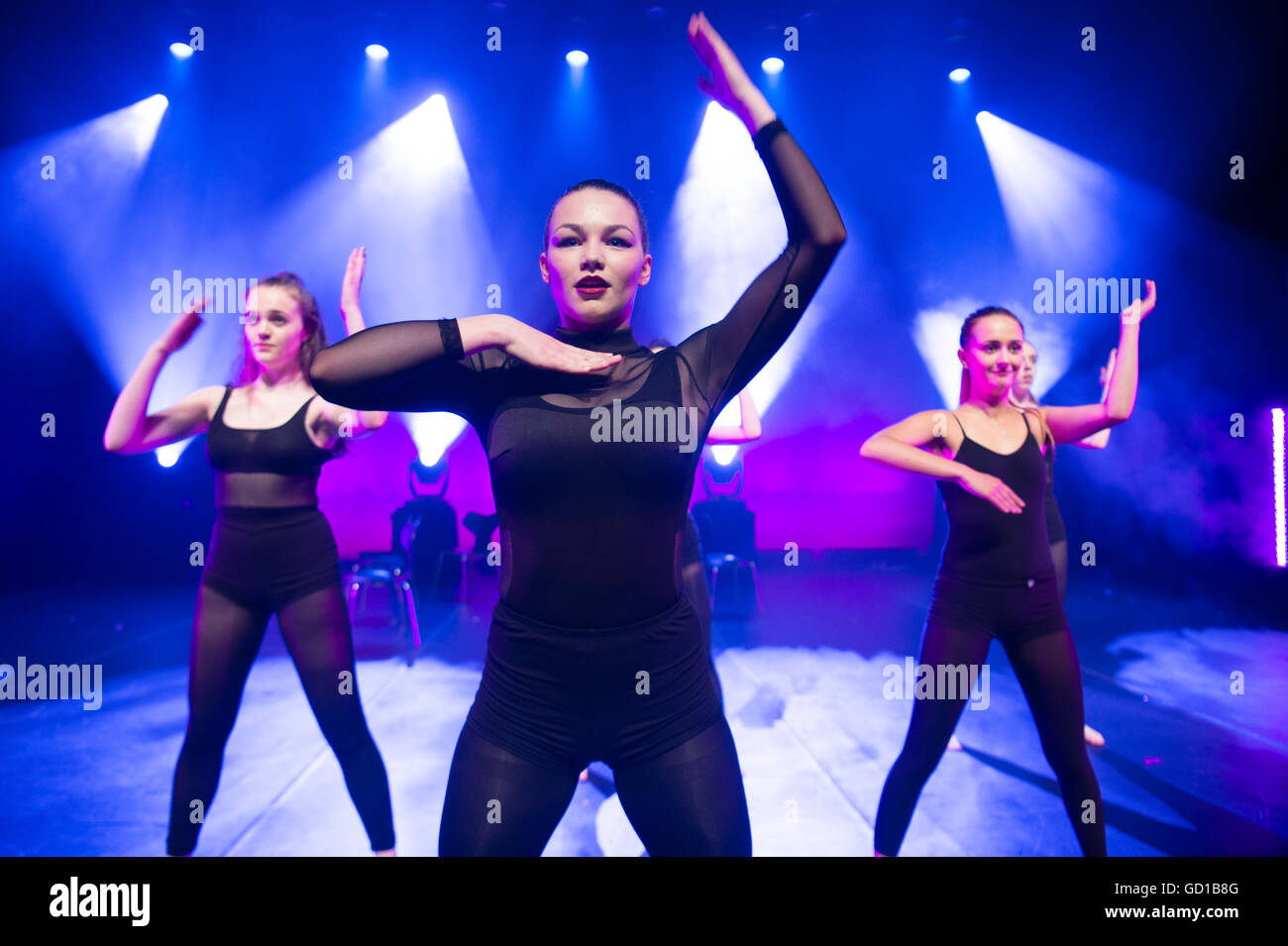 Girls dancers hires stock photography and images Alamy