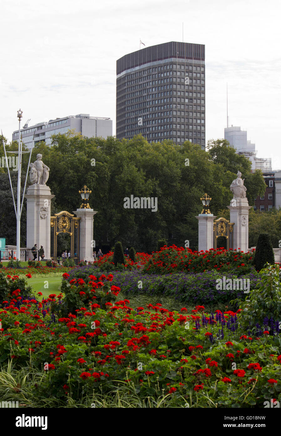 LONDON, UNITED KINGDOM - SEPTEMBER 11 2015: St.James Park entrance from the Ceremonial Australia Gate with flowers all around Stock Photo