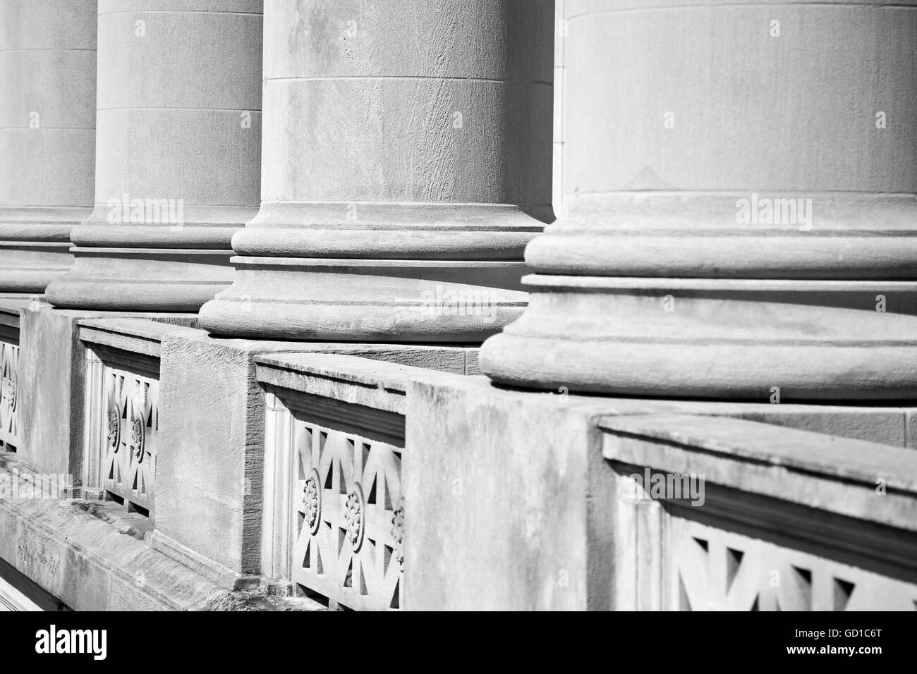 Architectural Columns on a Federal Courthouse for Lawyers seeking