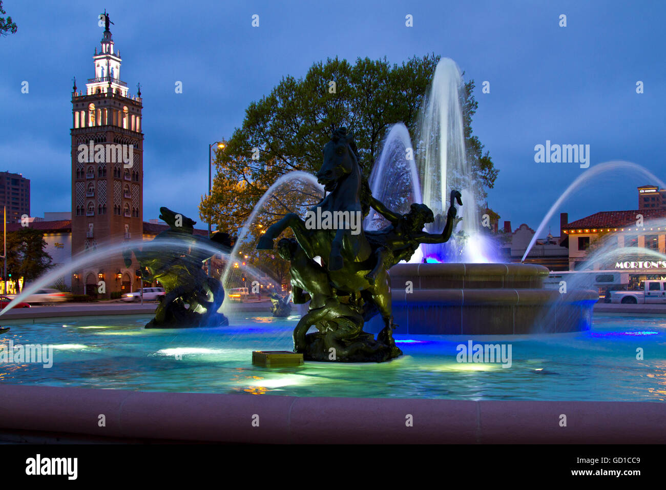 Night image of the fountain at Country Club Plaza in Kansas City Missouri Stock Photo Alamy