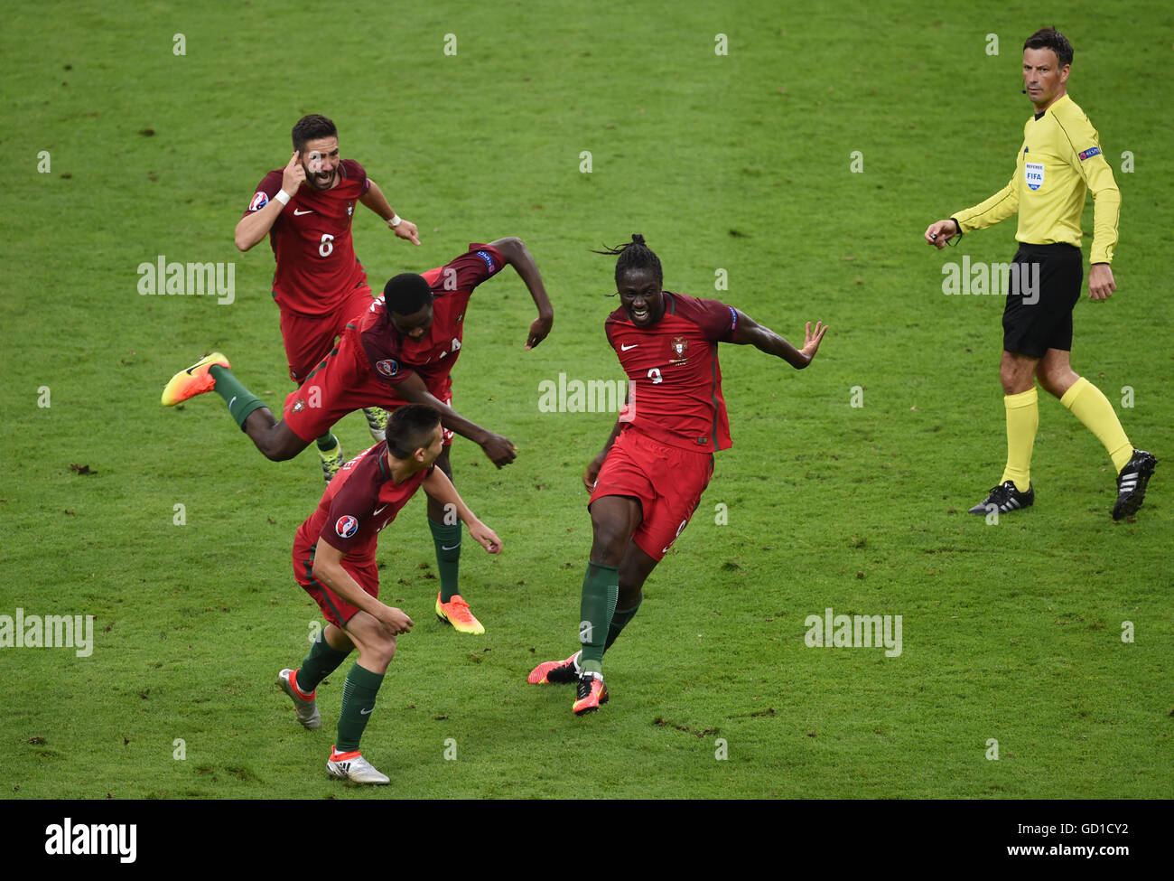 Portugal players celebrate after Eder (right) scores his side's first goal of the game during the UEFA Euro 2016 Final at the Stade de France, Paris. Stock Photo