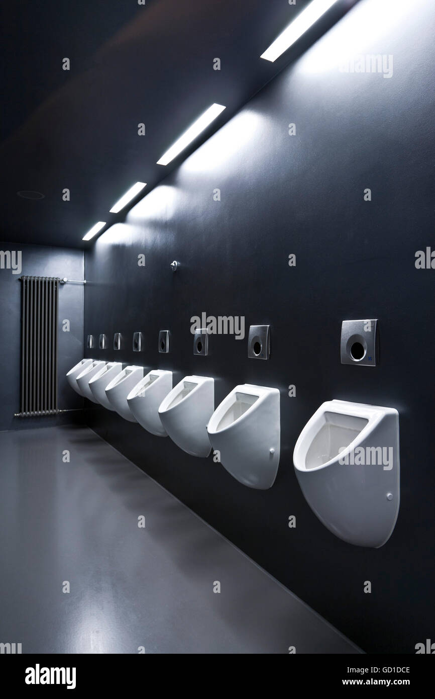 Urinals mounted in a row, modern, men's lavatory, bathroom, toilet Stock Photo Alamy