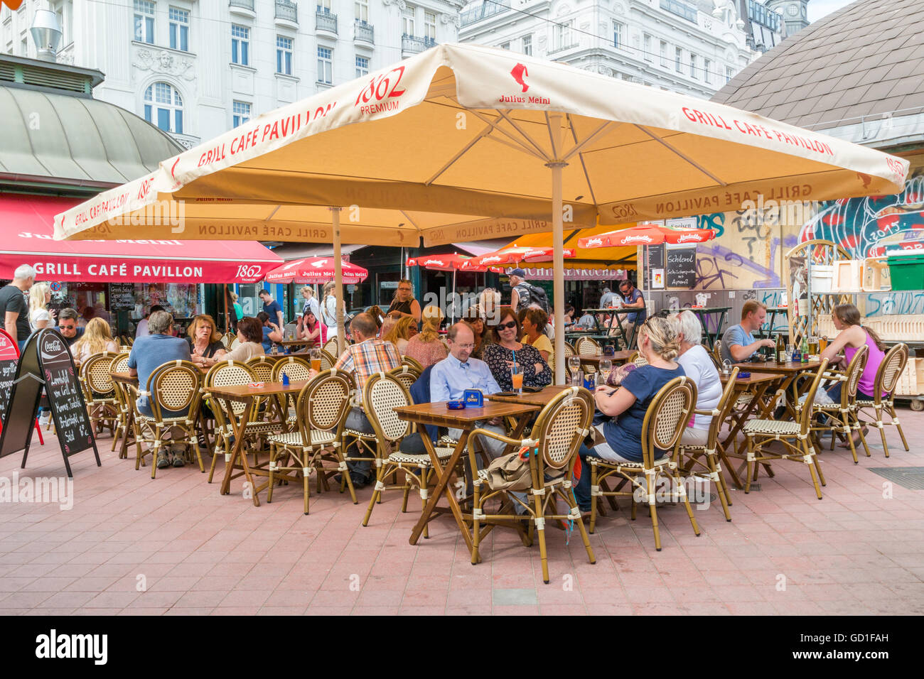 People having drinks on outdoor terrace of cafe on Naschmarkt in Vienna, Austria Stock Photo