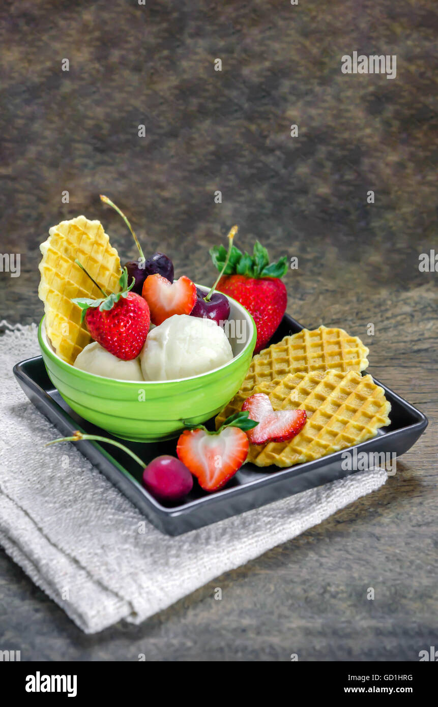 Vanilla ice cream scoops with fresh berries fruit Stock Photo - Alamy