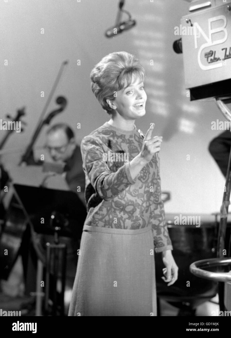 Karen Morrow, musical theater singer, on The Tonight Show with Johnny Carson, March 6, 1963. Stock Photo
