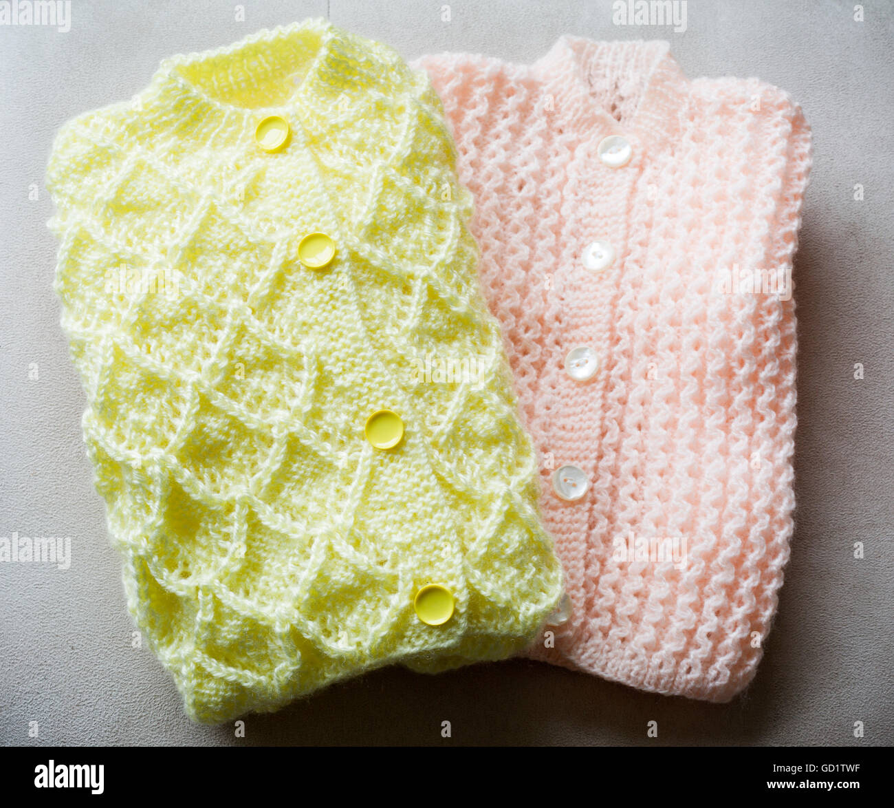 Lot De 2 Pulls Tricotés Jaunes Pour Nouveau-né - Vintage, Fait Main, En Très Bon état