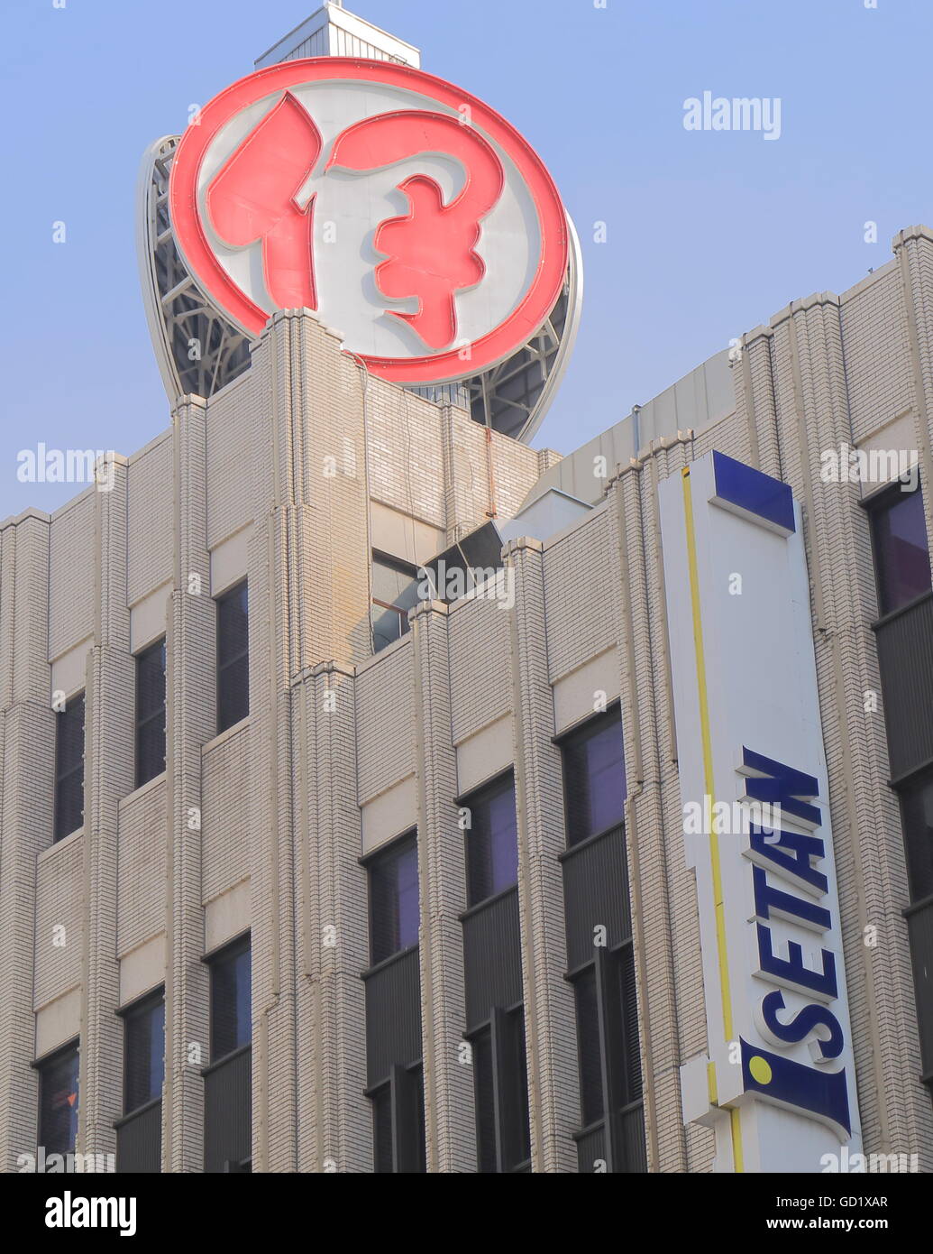 isetan-department-store-in-shinjuku-tokyo-japan-stock-photo-alamy