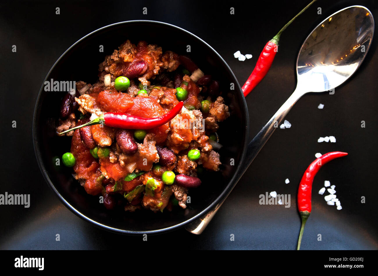 Chilli mexican Con Carne, black plate Beans Stock Photo Alamy