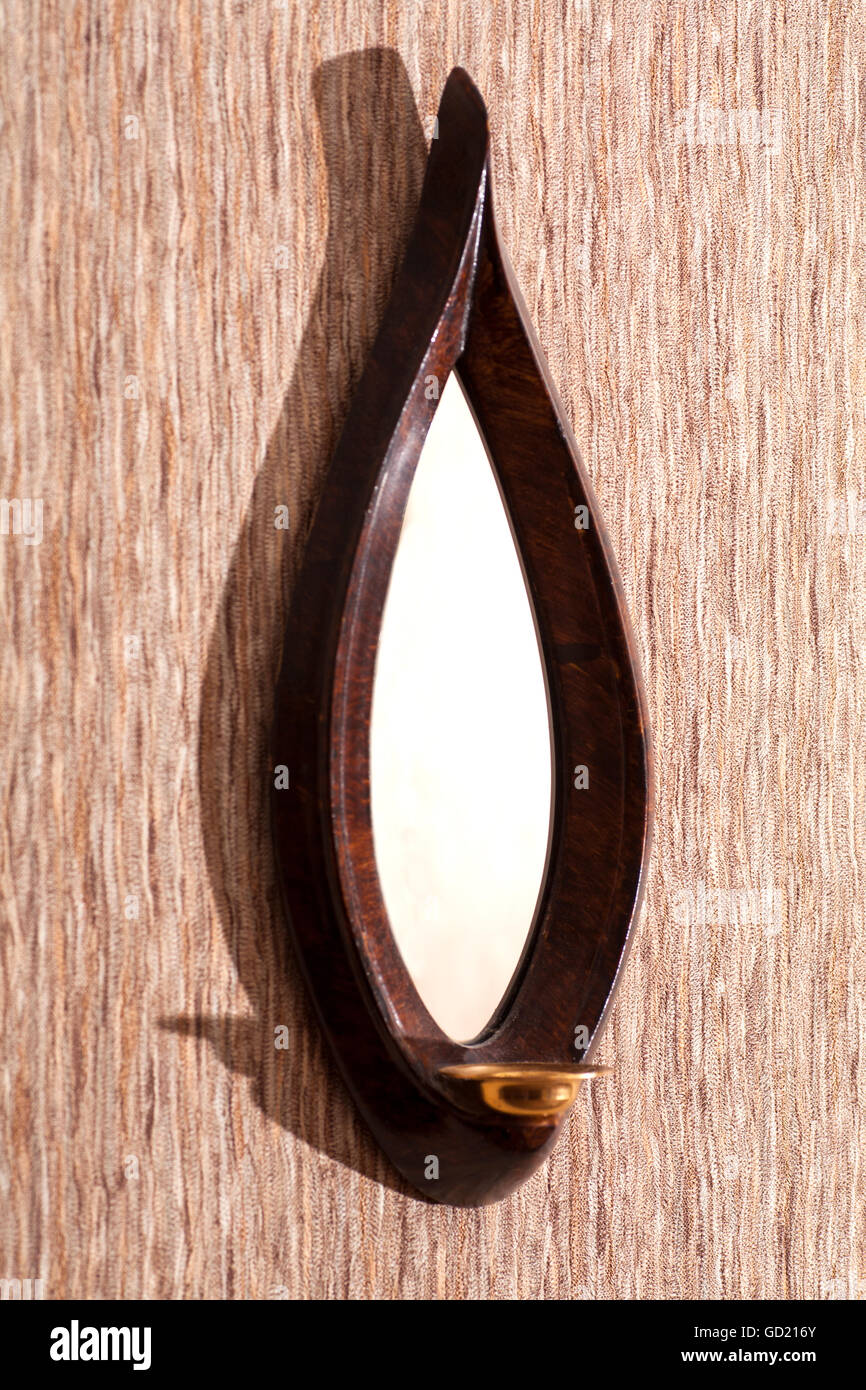 Old mirror on the wallpaper wall Stock Photo - Alamy
