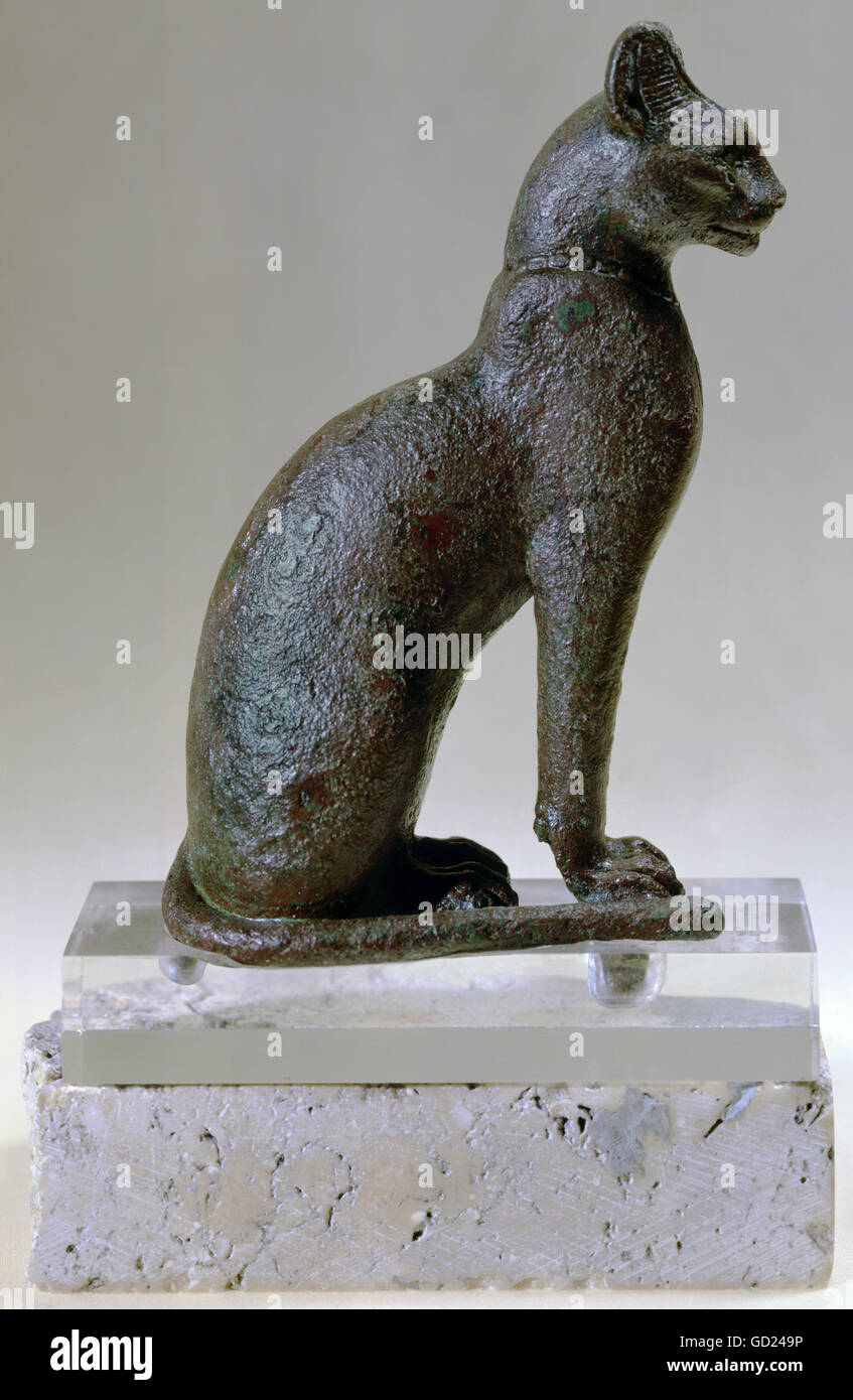 fine arts, ancient world, Egypt, sculpture, sitting cat, bronze, 26th dynasty, circa 600 BC, Mildenberg Collection,  , Artist's Copyright has not to be cleared Stock Photo