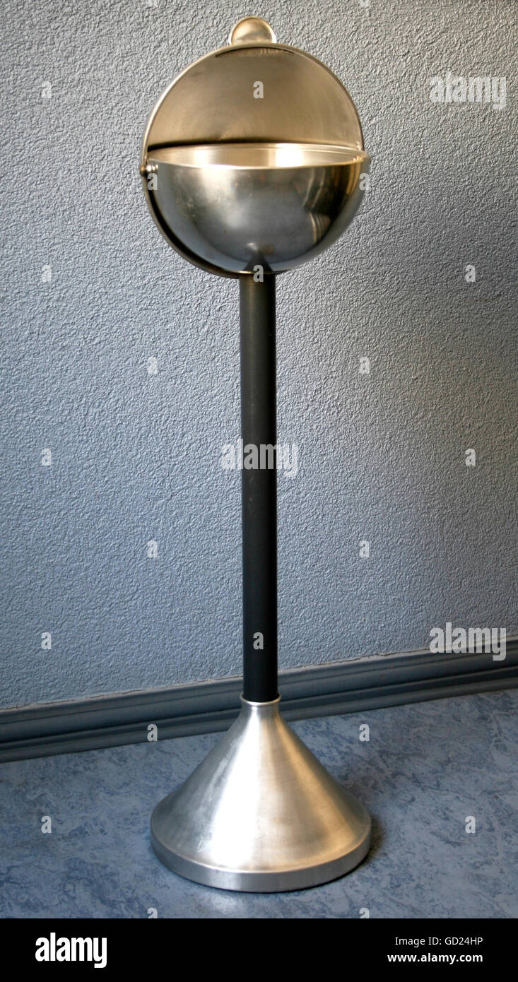 tobacco, smoking, stand globe ashtray, made by VEB Elektrotherm