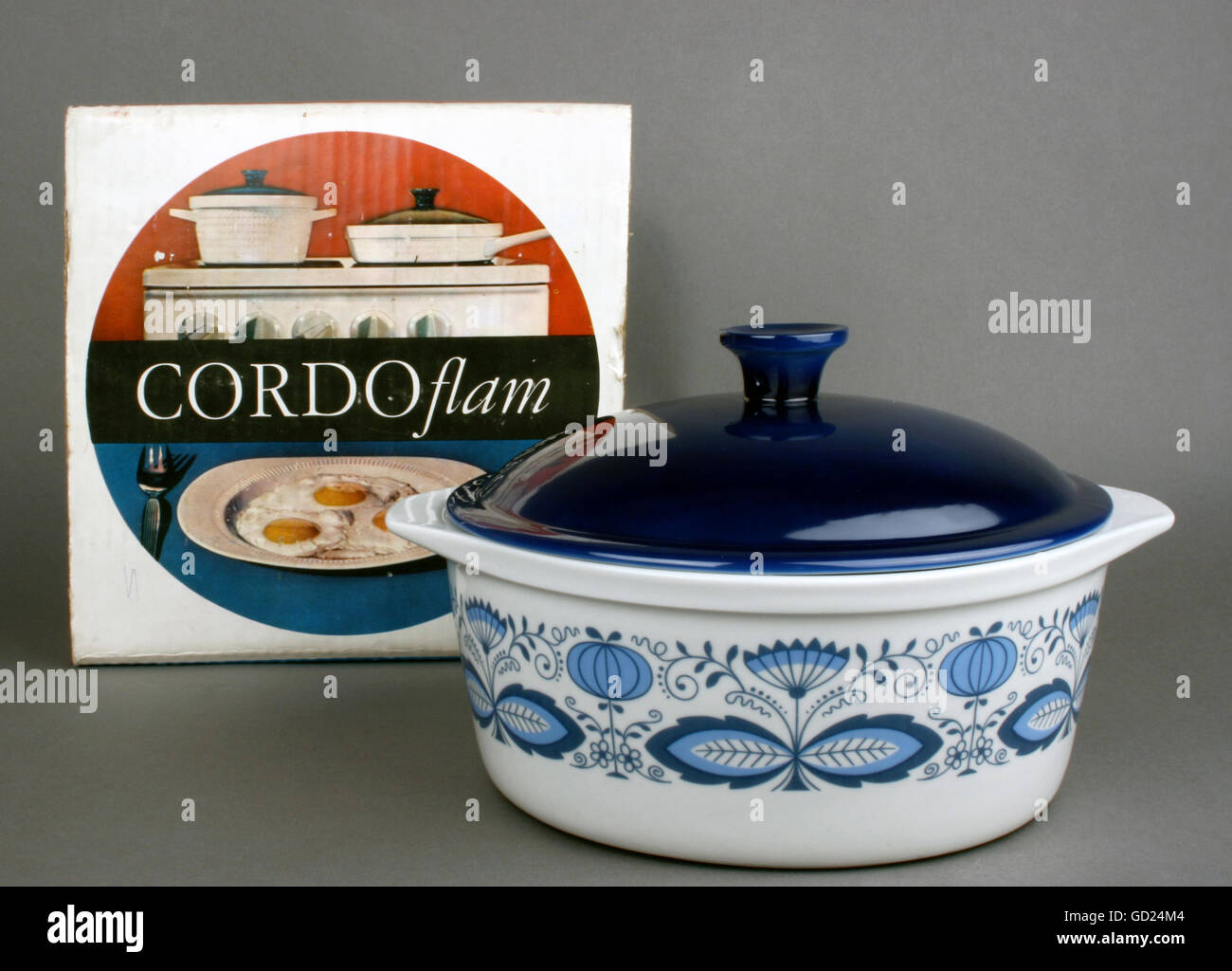 household, dishes, boil-proofed porcelain dish Cordoflam, onion pattern,  made by VEB Porzellanwerk Freiberg, East-Germany, 19661967,  Additional-Rights-Clearences-Not Available Stock Photo - Alamy