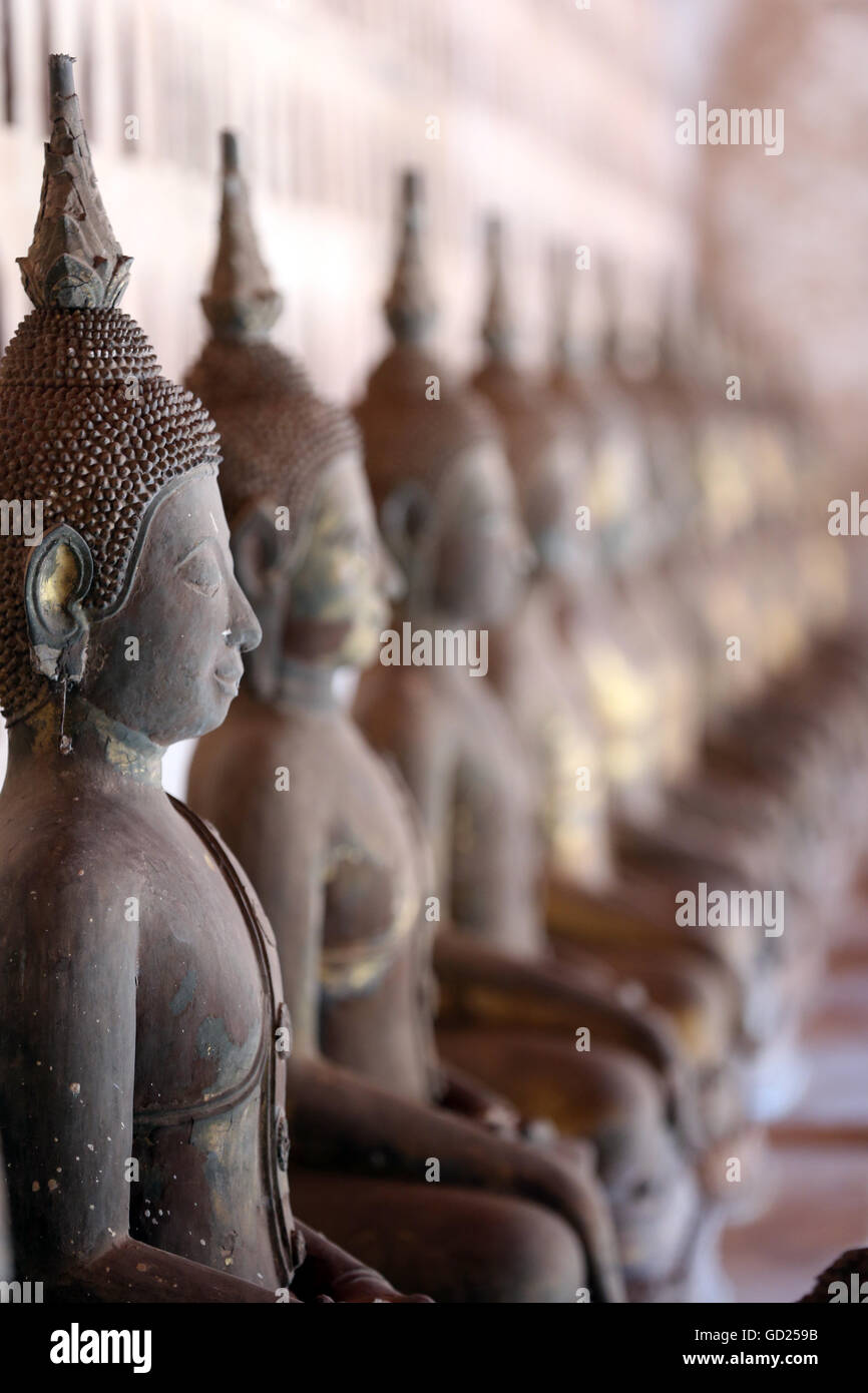 Old Buddha statues in the cloister around the Sim, Wat Sisaket (Si Saket) Buddhist temple, Vientiane, Laos, Indochina, Asia Stock Photo