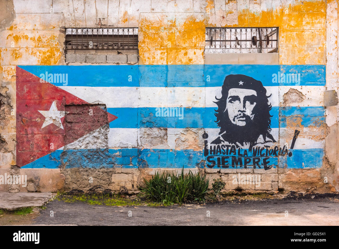 Che Guevara and Cuban Flag mural, La Habana Vieja, Havana, Cuba, West Indies, Caribbean, Central America Stock Photo