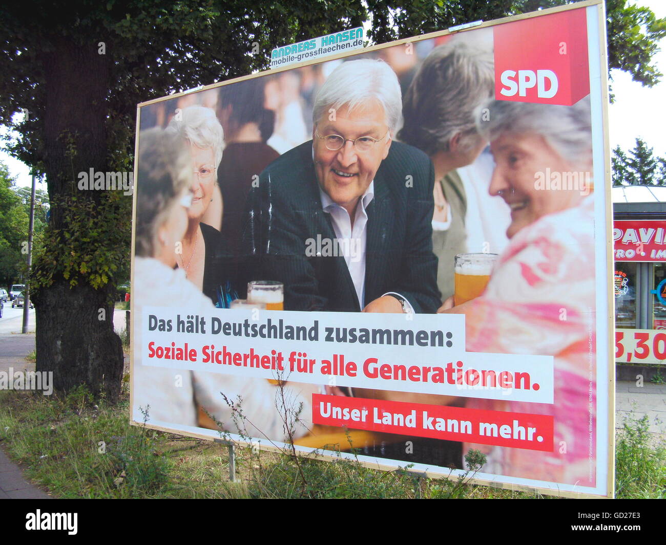politics, elections, Germany, Hamburg, parliamentary elections 2009 ,  election poster of the SPD with the text : thats hold Germany together, social safety for all generations , 1.9.2009, Additional-Rights-Clearences-Not Available Stock Photo