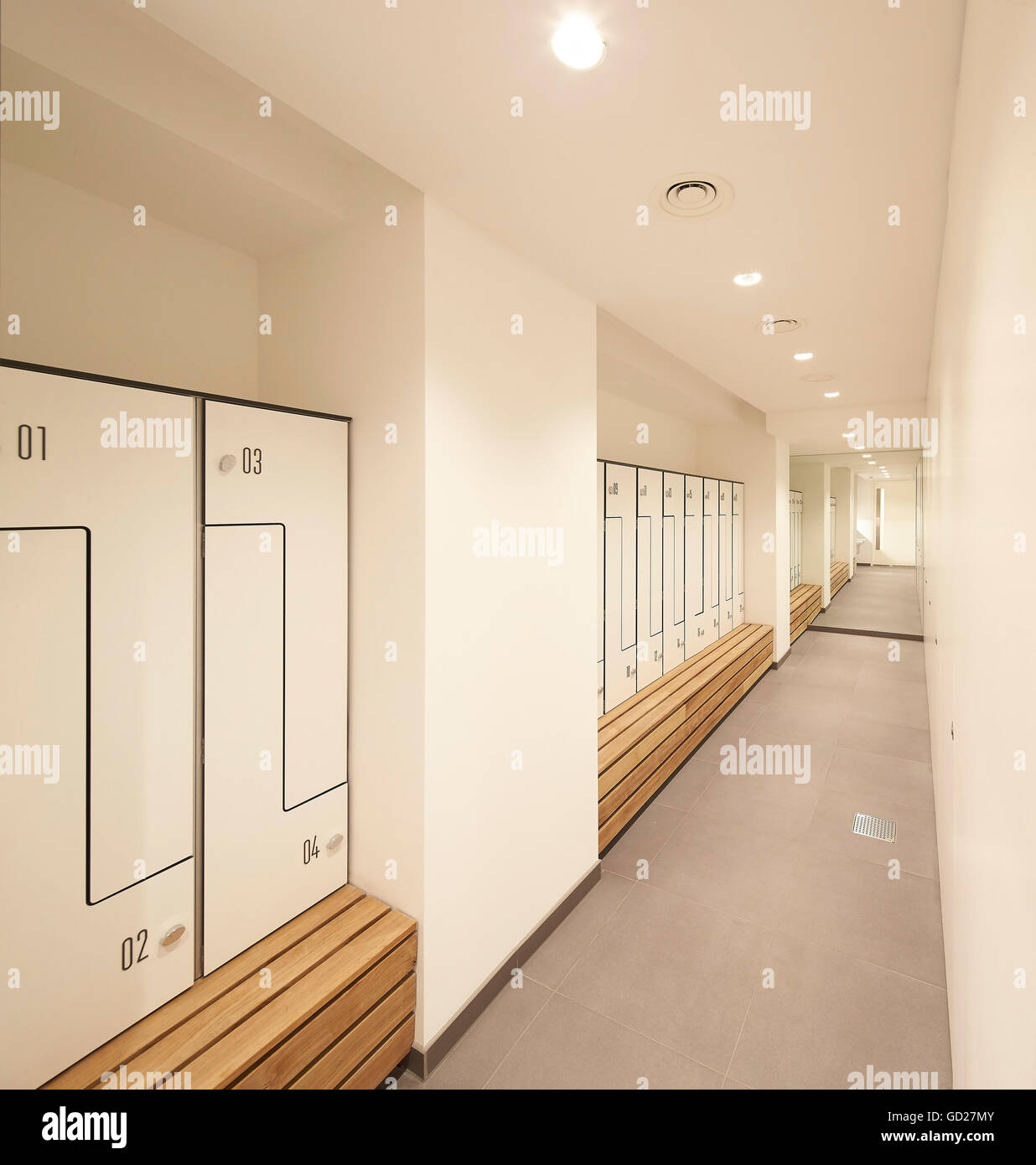 Shower facilities with lockers. Fitzroy Place, London, United Kingdom. Architect: Sheppard Robson, 2015. Stock Photo
