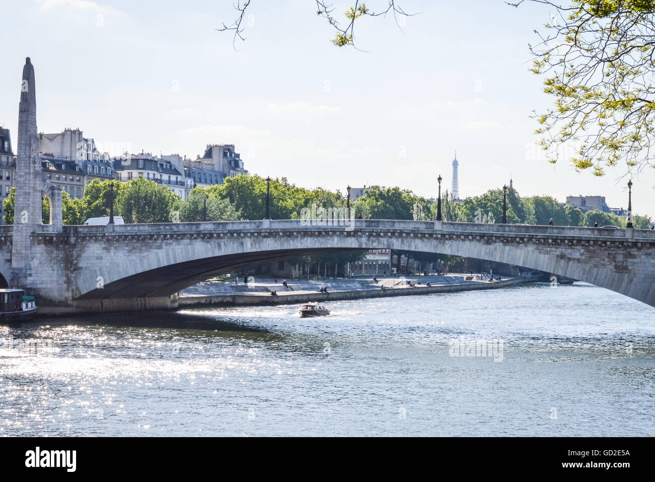 Pont de la Tournelle, Paris, France. View from the Saint-Louis Island ...