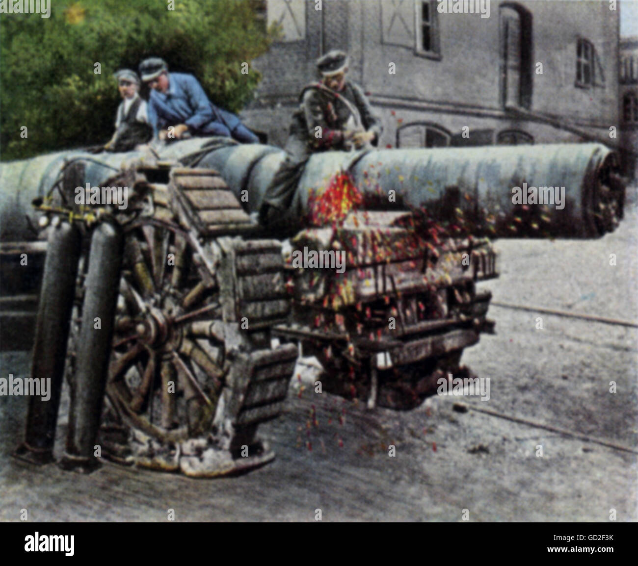politics, demobilization of the German Army according to articles of the Versailles Treaty, disassembly of a heavy field gun, 1920, coloured photograph, cigarette card, series 'Die Nachkriegszeit', 1935, Additional-Rights-Clearences-Not Available Stock Photo