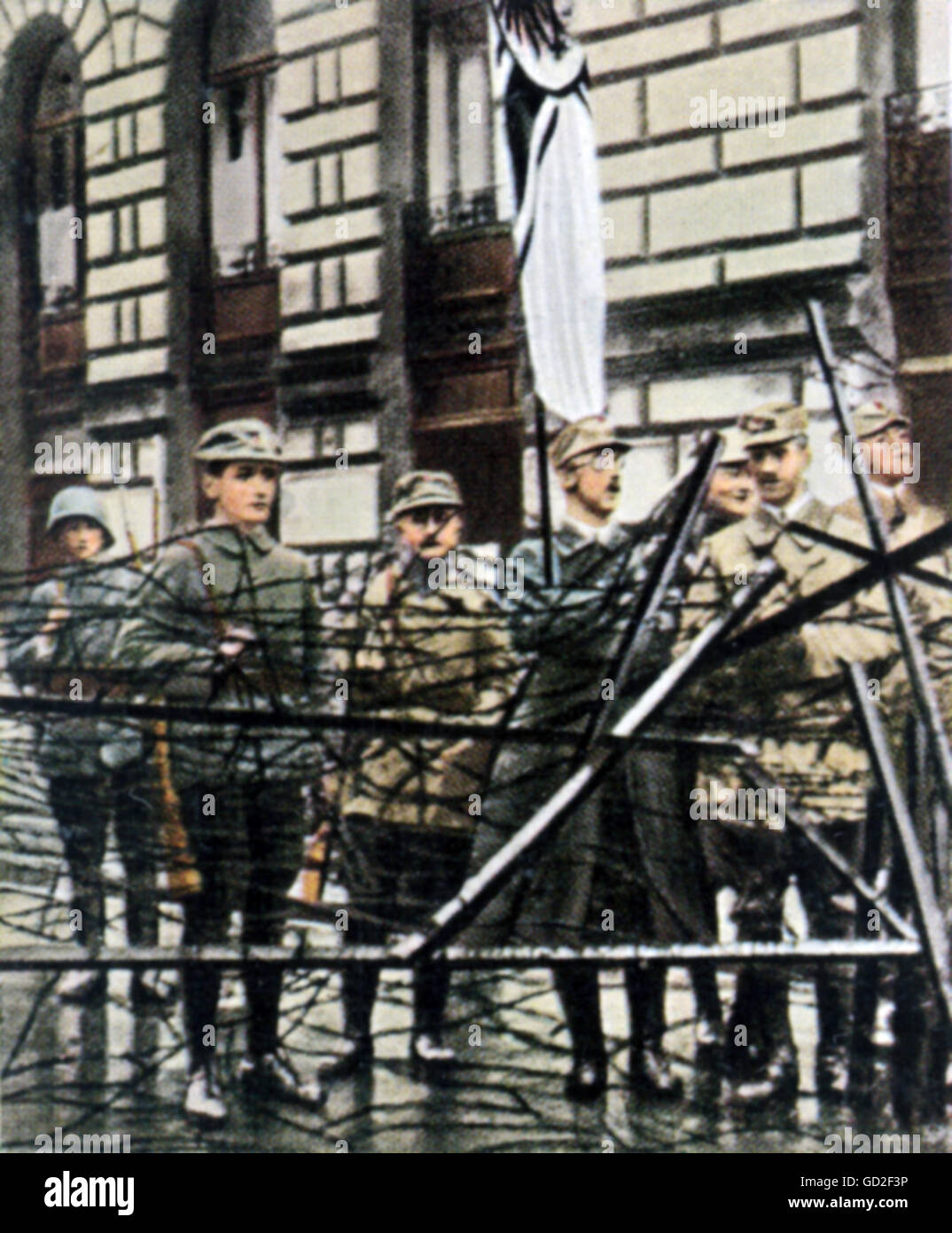 Beer Hall Putsch 1923, Heinrich Himmler with putschists, barricade in