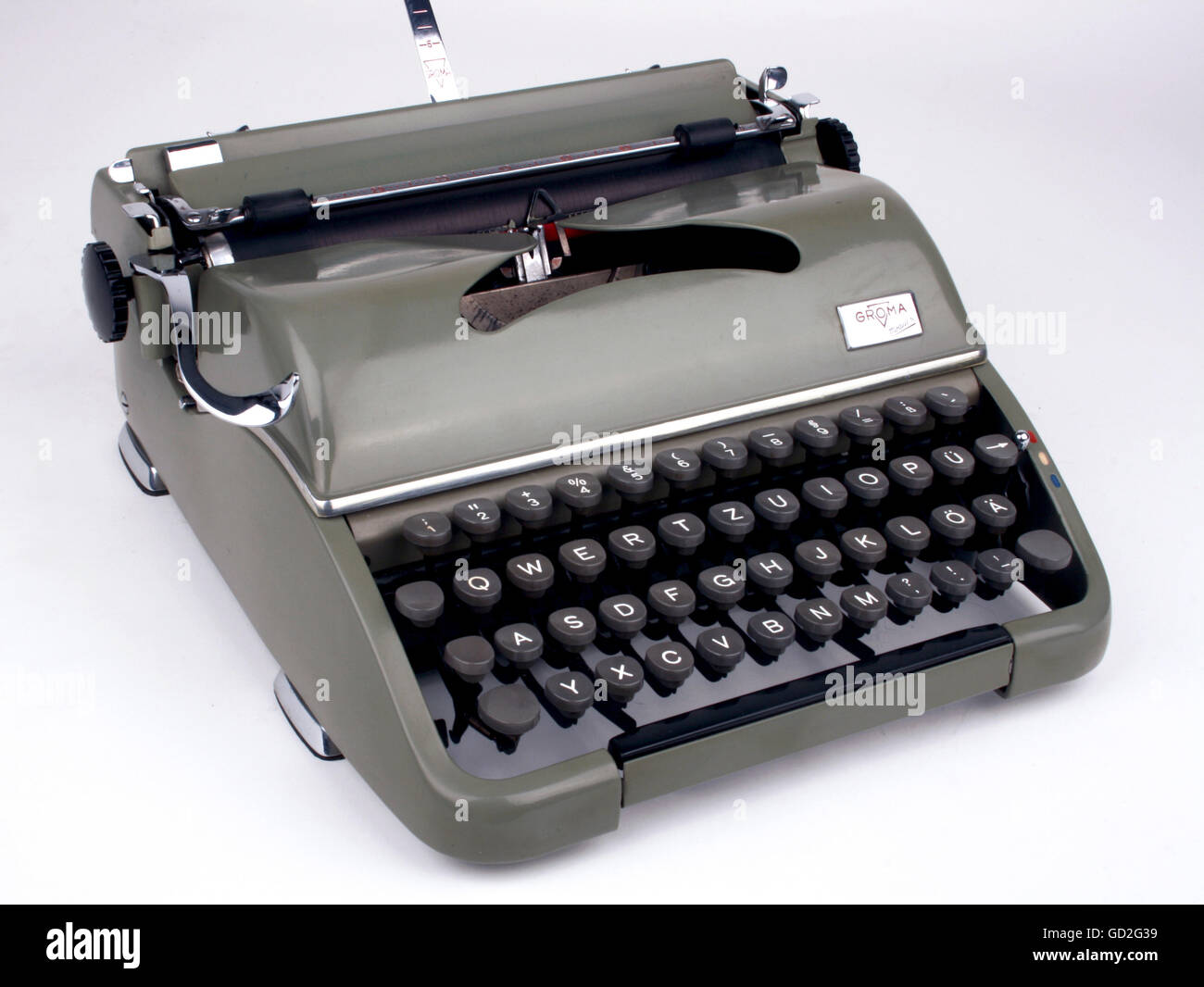 office, travel typewriter 'Groma N', design: design by factory, made by: VEB Groma (formerly engineering works G. F. Grosser), Markersdorf/Chemnitztal, East-Germany, circa 1960, Additional-Rights-Clearences-Not Available Stock Photo