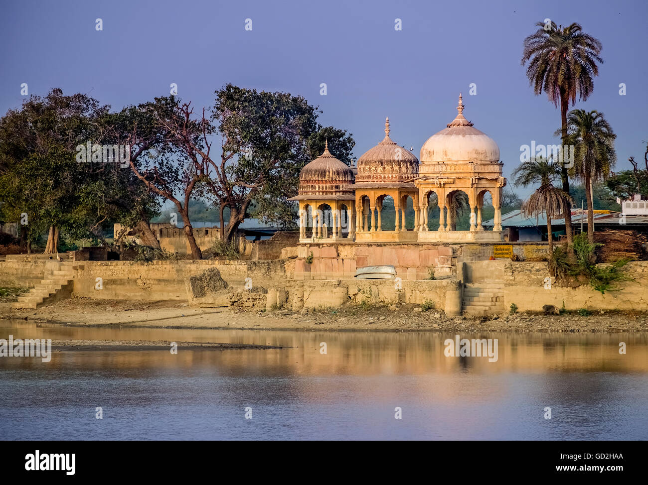 Chhatri, elevated, domeshaped pavilions used as an element in Indian