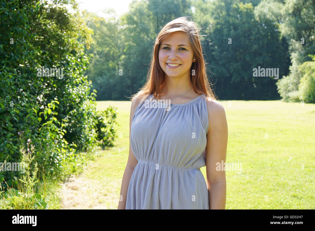 Young woman smile smiling hi-res stock photography and images - Alamy