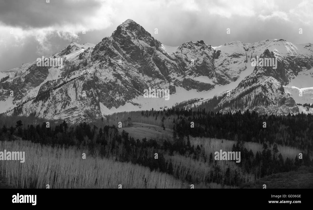 winter-storm-moves-through-the-mountains-stock-photo-alamy