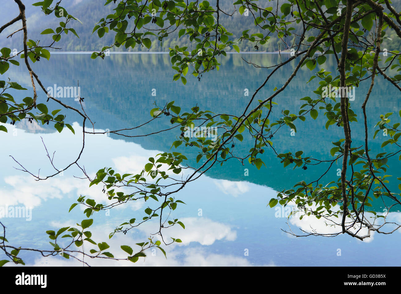 Sky reflections in lake hi-res stock photography and images - Alamy