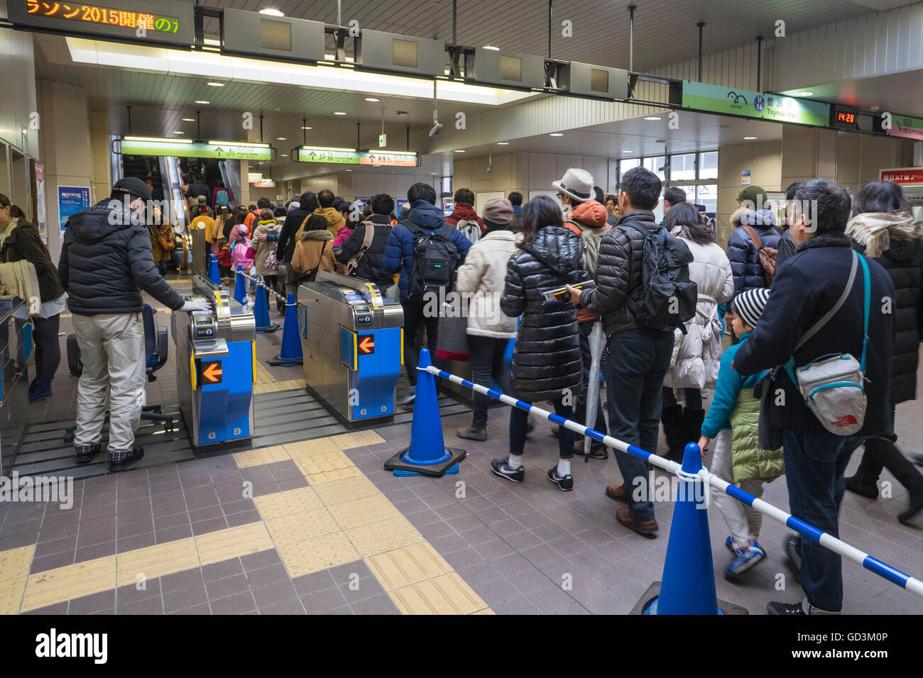 Passengers standing in queue get railway platform, tokyo, japan Stock Photo