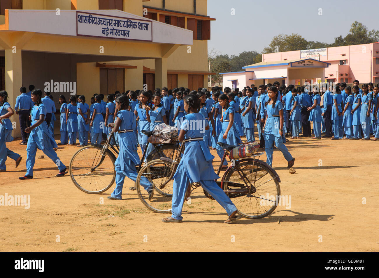 Secondary school uniform girls hires stock photography and images Alamy