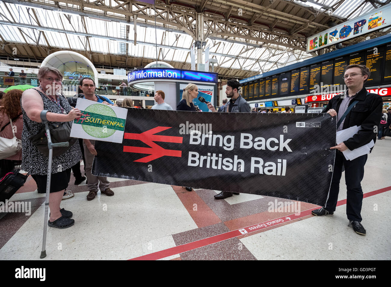 London, UK. 11th July, 2016. Commuters demonstrate against Southern Rail at London Victoria train station during Monday evening rush-hour in protest at persistent delays, cancellations and the reduced timetable which comes into force on the troubled Southern rail franchise. Southern Rail is currently ranked the country’s worst for customer satisfaction, has triggered protests and direct action among passengers from the Surrey and Sussex commuter belt Credit:  Guy Corbishley/Alamy Live News Stock Photo