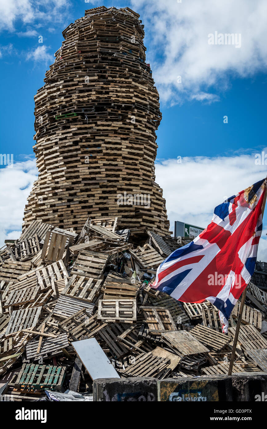 Belfast, UK. 11th July, 2016. Loyalist bonfire in Roden Street area of South Belfast. Credit:  DMc Photography/Alamy Live News Stock Photo