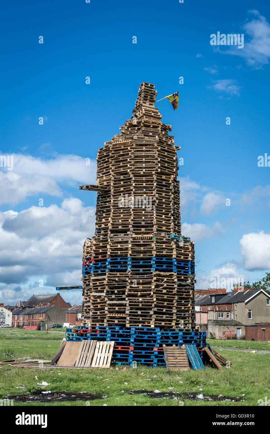 Belfast, UK. 11th July, 2016. Loyalist bonfire in Village area of South Belfast. Credit:  DMc Photography/Alamy Live News Stock Photo