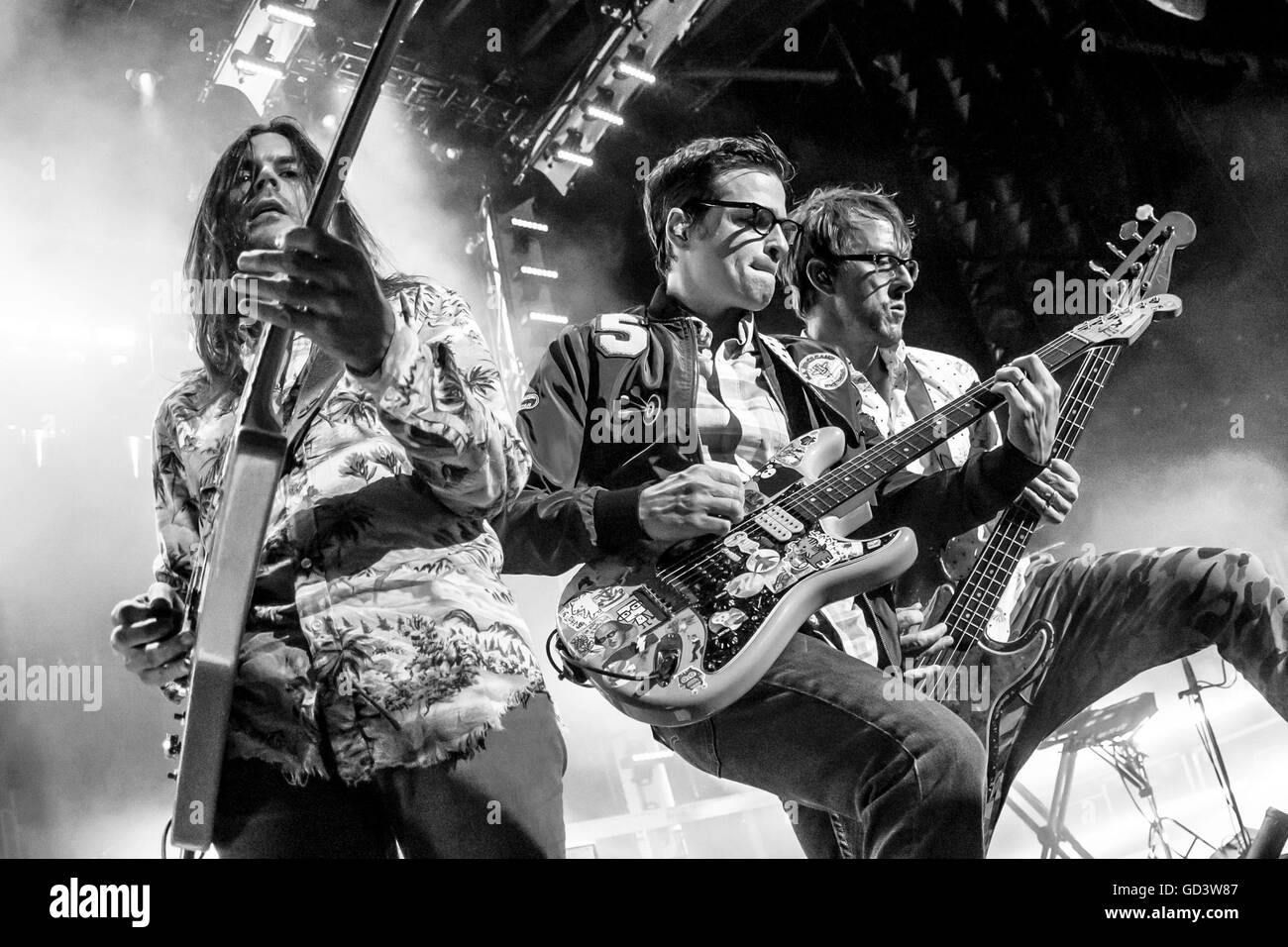July 8, 2016 - Clarkston, Michigan, U.S - BRIAN BELL, RIVERS CUOMO and SCOTT SHRINER of WEEZER performing on the ''Weezer & Panic! at the Disco Summer Tour'' at DTE Energy Music Theatre in Clarkston, MI on July 8th 2016 (Credit Image: © Marc Nader via ZUMA Wire) Stock Photo