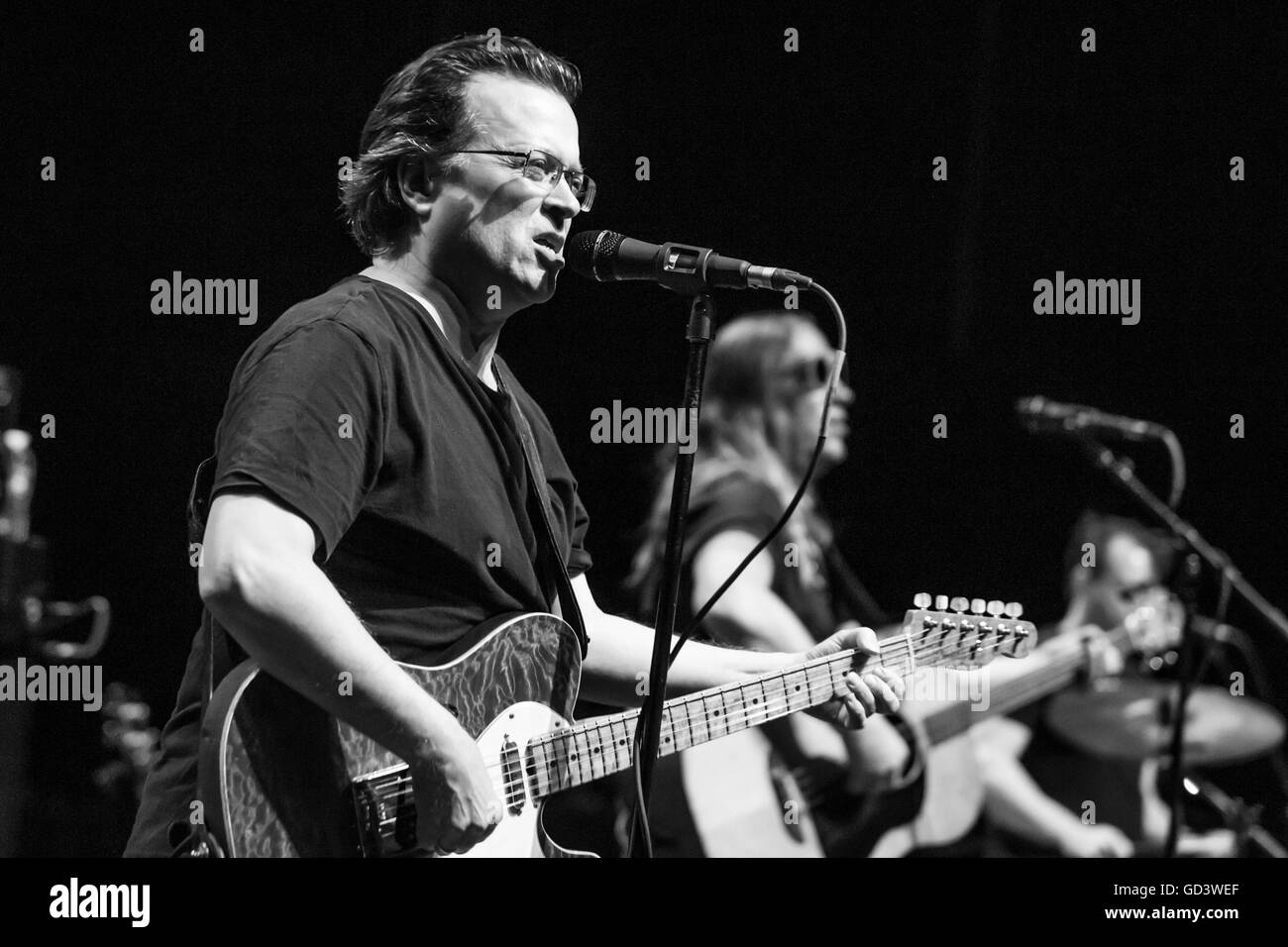 Violent femmes Black and White Stock Photos & Images - Alamy