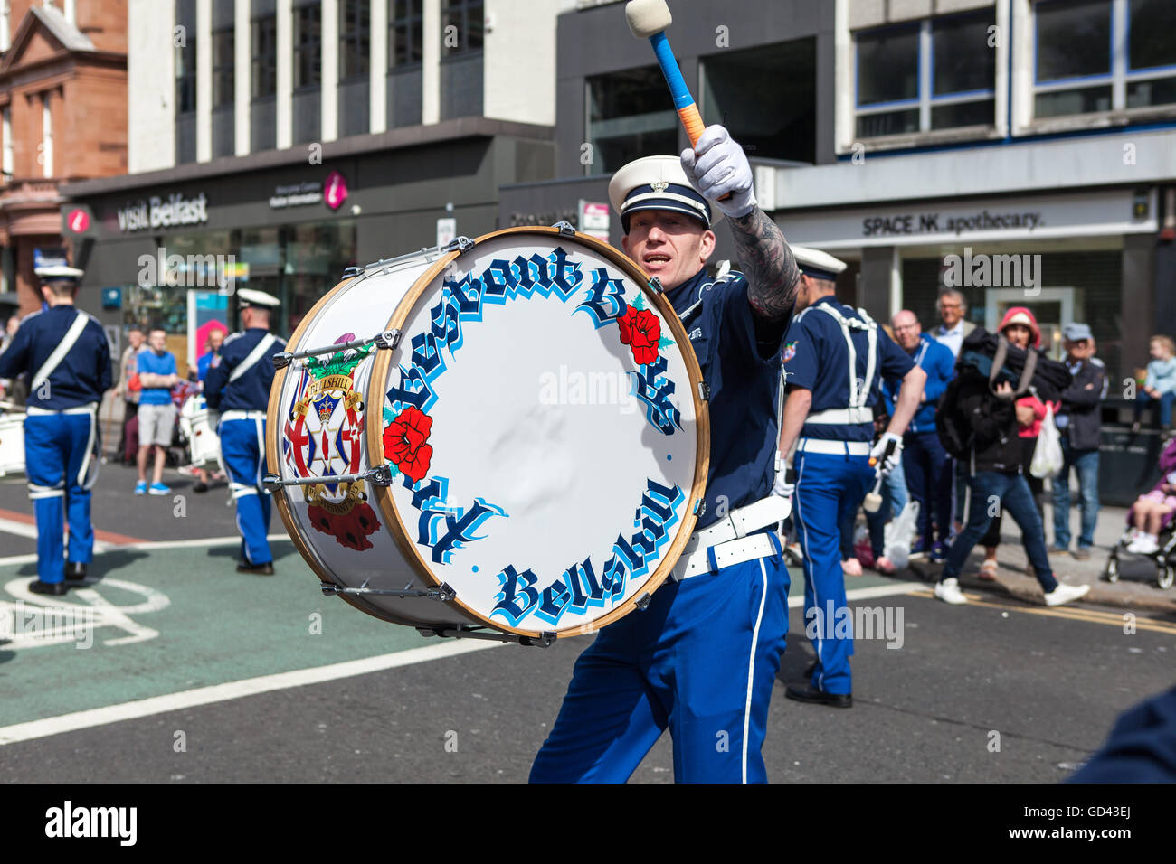 Belfast, UK. 12th July 2016. Lambeg drummer  from Protestant boys Bellshill celebrating the Twelfth. It originated during the late 18th century in Ulster. It celebrates the Glorious Revolution (1688) and victory of Protestant king William of Orange over Catholic king James II at the Battle of the Boyne (1690) Credit:  Bonzo/Alamy Live News Stock Photo