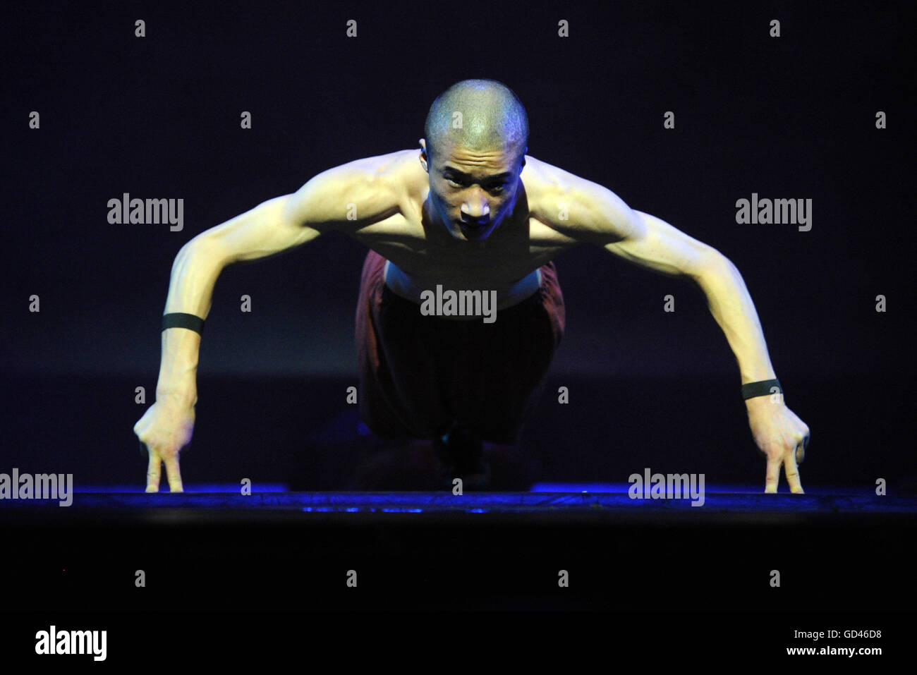 Singapore. 13th July, 2016. A Shaolin monk performs in the media preview of the show Shaolin at Singapore's Marina Bay Sands Theatre, July 13, 2016. The show Shaolin, which features traditional Shaolin Kung Fu, will be presented by monks from China's Shaolin Temple from July 13 to 31 here in Singapore. Credit:  Then Chih Wey/Xinhua/Alamy Live News Stock Photo