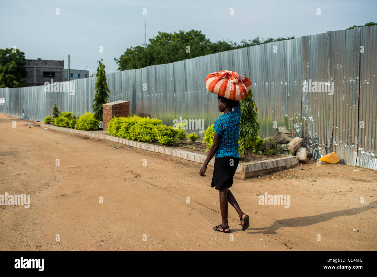 Juba, South Sudan. 12th July, 2016. A woman walks across the grounds of the All Saints cathedral after having fled from the fights in the capital between the soldiers of the SPLA (Sudan People Liberation Army) and SPLA-IO (Sudan People Liberation Army-in-Opposition) in Juba, South Sudan, 12 July 2016. Photo: Gregor Fischer/dpa/Alamy Live News Stock Photo