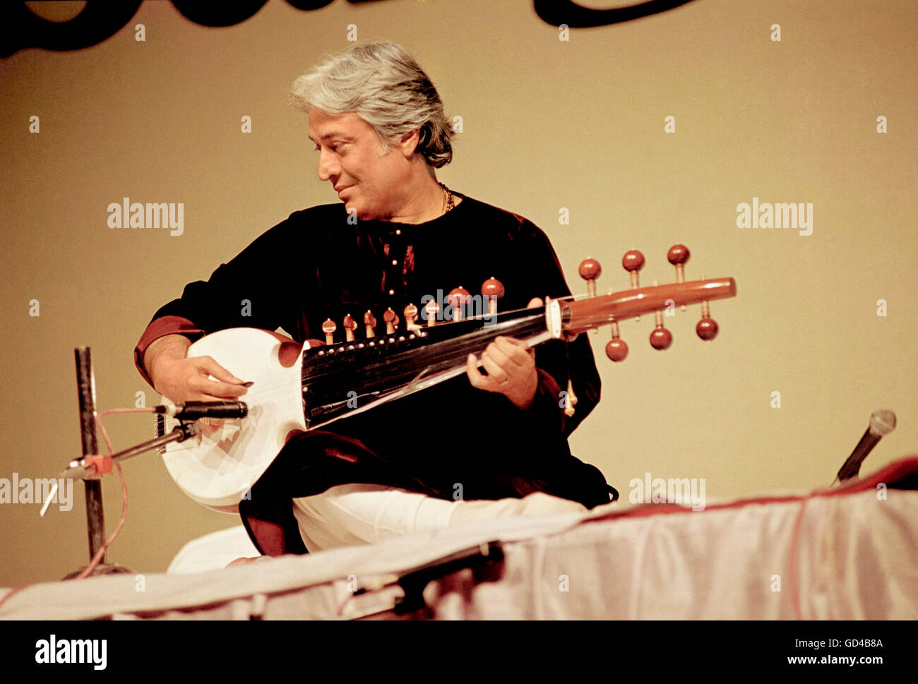 Ustad Amjad Ali Khan Stock Photo - Alamy