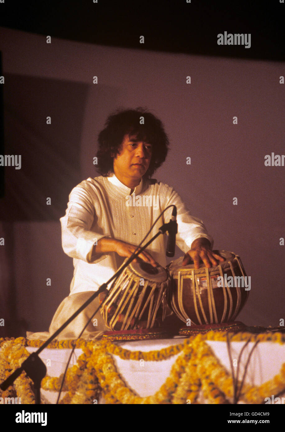 Zakir hussain playing tabla hires stock photography and images Alamy