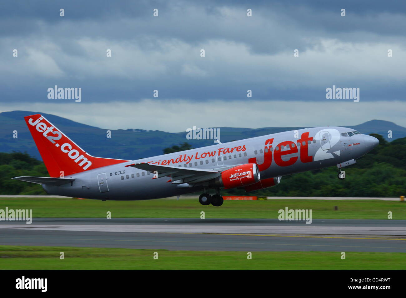Aircraft manchester airport jet2 boeing hires stock photography and