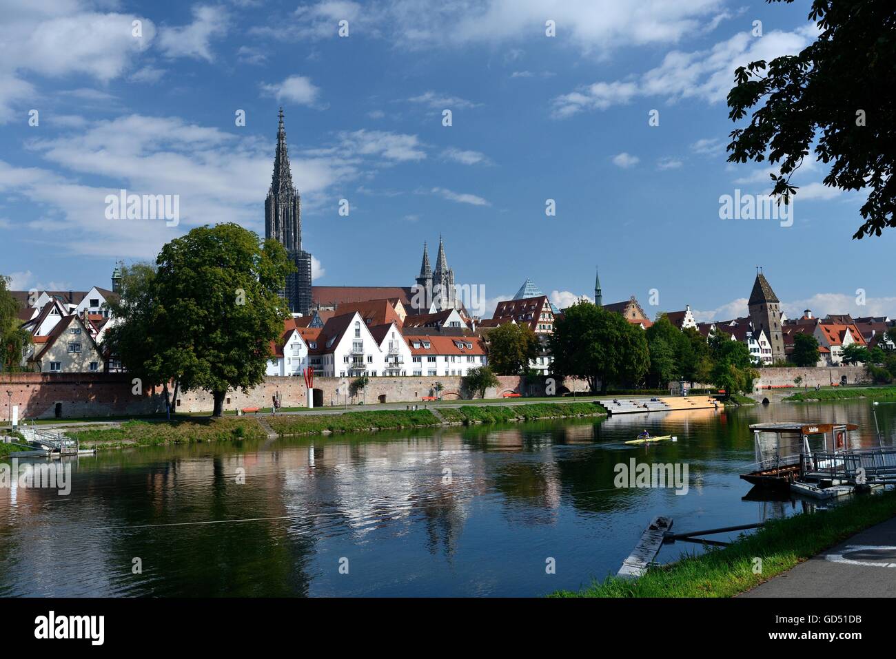 Muenster und Donau, Ulm, Baden-Wuerttemberg, Deutschland, Europa, Blick vom Jahnufer Stock Photo