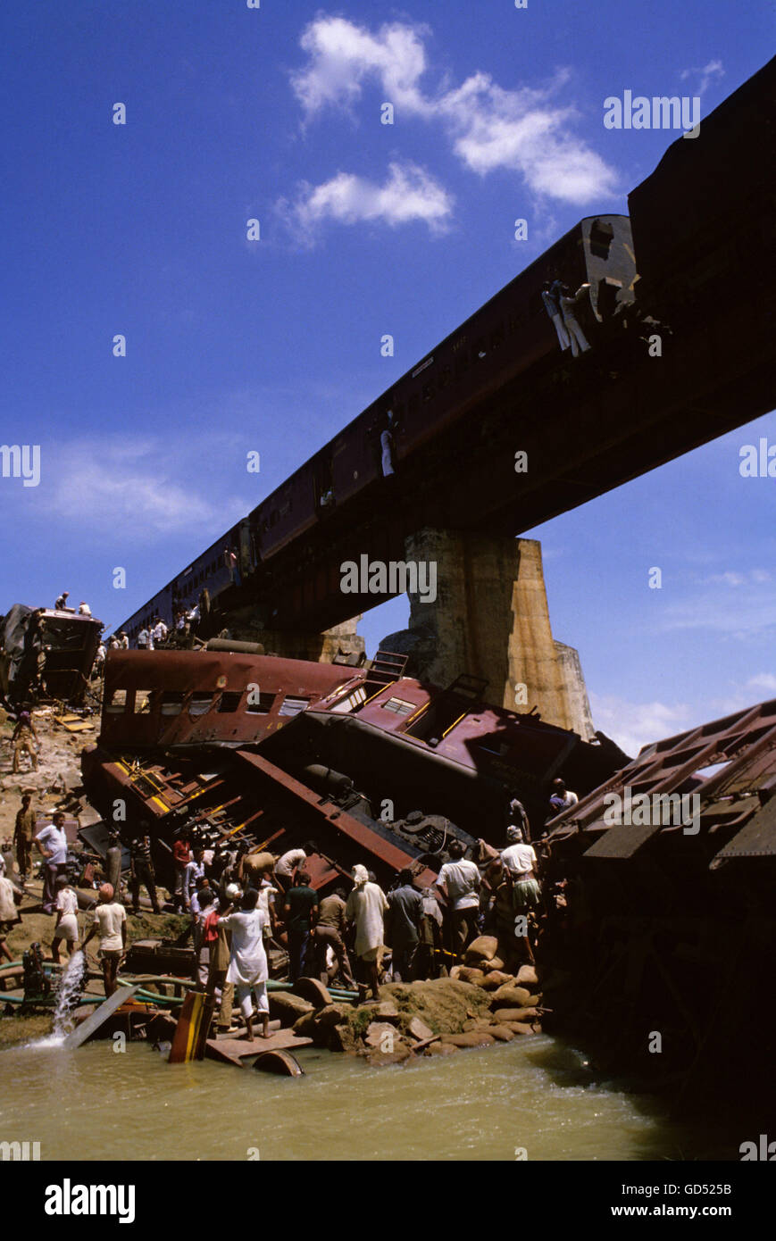Victims train disaster hi-res stock photography and images - Alamy